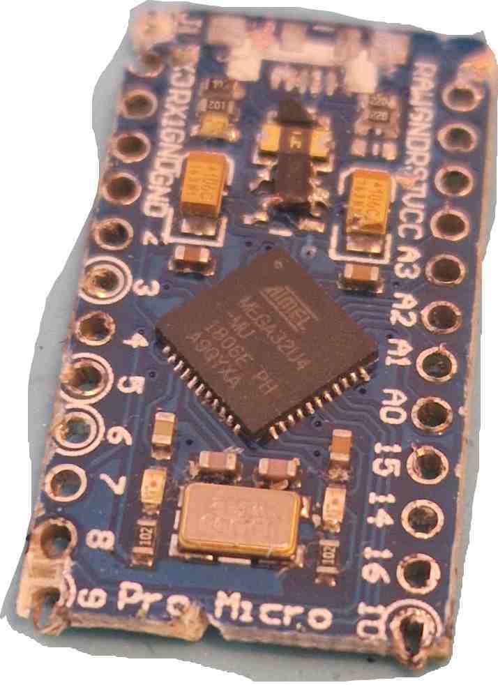 Arduino pro without its micro usb and quite damaged